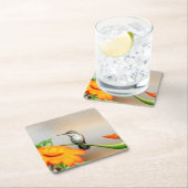 Dessous-de-verre Carré En Papier Colibri sur un plante à fleurs (En situation)