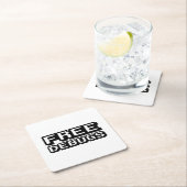 DESSOUS-DE-VERRE CARRÉ EN PAPIER DEBUGS GRATUITS (En situation)