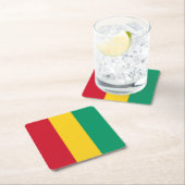 Dessous-de-verre Carré En Papier Drapeau Guinée (En situation)