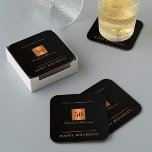 Dessous-de-verre Carré En Papier Elégant 50e anniversaire or noir 50 ans nom<br><div class="desc">50 ans fête d'anniversaire luxe élégant cuir noir look (IMPRIMÉ,  PAS VRAI CUIR) dessous de verre de papier personnalisé avec un carré en faux or métallique et personnalisé n'importe quel jalon d'âge,  texte,  et signature de nom.             Convient en tant qu'offre de fête,  merci pour,  ou comme une date d'enregistrement.</div>