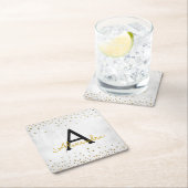 Dessous-de-verre Carré En Papier Elégant Blanc - Monogramme à huile d'or Confetti (En situation)