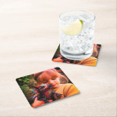 Dessous-de-verre Carré En Papier Fille avec créature (En situation)