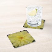 Dessous-de-verre Carré En Papier Fleur Macro Jaune Dahlia (En situation)