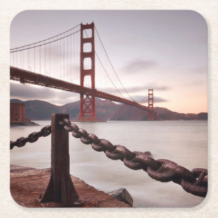 Dessous-de-verre Carré En Papier Golden gate bridge contre des montagnes