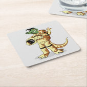 Dessous-de-verre Carré En Papier Iguanodon Habillé Dans Un Spacesuit Cosmonaute. (Incliné)