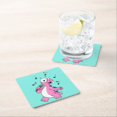 Dessous-de-verre Carré En Papier Illustration D'Un Stegosaurus Chantant. (En situation)