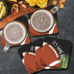 Dessous-de-verre Carré En Papier Jour du jeu de football<br><div class="desc">Les dessous de verre en papier personnalisables disposent d'un football sur les lignes de terrain de football et des mots "It's Game Day!" CORRESPONDRE des articles dans notre magasin.</div>