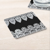 Dessous-de-verre Carré En Papier La dentelle blanche forme une frontière sensible (Incliné)