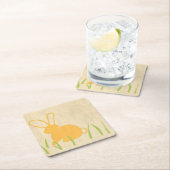 Dessous-de-verre Carré En Papier Lapin jaune et herbe verte par Chariklia Zarris (En situation)