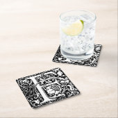 Dessous-de-verre Carré En Papier Lettre F Monogramme médiéval Art Nouveau (En situation)