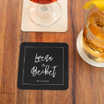 Dessous-de-verre Carré En Papier Mariage noir moderne contemporain<br><div class="desc">Une typographie audacieuse et tendance pour votre papeterie mariage,  simple mais élégante avec un thème noir et blanc. Entièrement personnalisable : vous pouvez modifier les couleurs de la police et de l'arrière - plan si nécessaire.</div>
