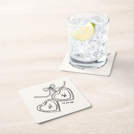 Dessous-de-verre Carré En Papier Mariage Pendentif du coeur Monogramme (En situation)