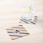 Dessous-de-verre Carré En Papier Monogramme bleu marine rose (En situation)