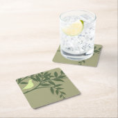 Dessous-de-verre Carré En Papier Oiseau vert perché sur une branche verte (En situation)