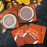 Dessous-de-verre Carré En Papier Orange de football américain<br><div class="desc">Les dessous de verre en papier personnalisables sont équipés d'un football américain sur orange et des mots "It's Game Day !" ainsi que de votre nom de famille. PLUS de couleurs et articles correspondants dans notre magasin.</div>