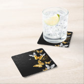 Dessous-de-verre Carré En Papier Papillons blancs et dorés (En situation)