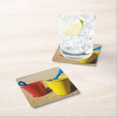 Dessous-de-verre Carré En Papier Pelles et seaux sur la plage sablonneuse (En situation)