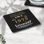 Dessous-de-verre Carré En Papier Personnalisé 50e anniversaire Né 1975 Noir Vintage<br><div class="desc">Un dessous de verre de papier classique personnalisé pour cette célébration d'anniversaire pour quelqu'un né en 1975 et ayant 50 ans. Ajoutez le nom à ce design vintage de style rétro noir, blanc et or pour un cadeau de 50ème anniversaire personnalisé. Modifiez facilement le nom et l'année avec le modèle...</div>