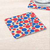 Dessous-de-verre Carré En Papier Points Rouge Et Bleu Sur Tan (Incliné)