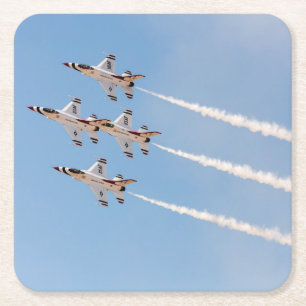 Dessous-de-verre Carré En Papier Quatre F-16 Thunderbirds volent en formation rappr