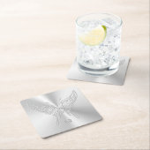 Dessous-de-verre Carré En Papier Queue ronde papillon stylisée, effet bossé (En situation)