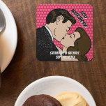 Dessous-de-verre Carré En Papier Retro 70's Comic Book Pop Art Romantic Fun Mariage<br><div class="desc">Voici notre nouveau design mariage, parfait pour les couples qui veulent intégrer leur amour pour la bande dessinée et le pop art à leur grand jour ! Notre thème rétro mariage est inspiré par le style des années 70, avec une touche moderne qui fera de votre journée un moment unique....</div>