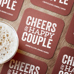 Dessous-de-verre Carré En Papier Salutations au heureux couple mariage rouge brique<br><div class="desc">Avant le jour de votre mariage, amusez-vous avec une célébration "Brews Before I Do". Que ce soit pour un dîner de répétition, une soirée de baccalauréat ou une fête de fiançailles, ce dessous de verre audacieux et amusant est parfait pour une brasserie ou une fête autour de la bière. Ce...</div>