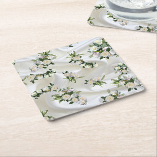 Dessous-de-verre Carré En Papier Soie blanche luxueuse et fluide et roses blanches.