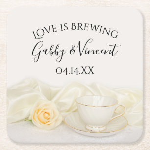 Dessous-de-verre Carré En Papier Tea Cup et Rose blanche Mariage Love est en train