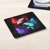 Dessous-de-verre Carré En Papier Trois papillons brillants sur l'arrière - plan de (Incliné)