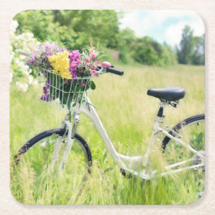 Dessous-de-verre Carré En Papier Vélo avec panier de fleurs dans le pré
