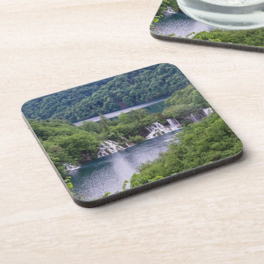 Dessous-de-verre Cascade cascade avec forêt verte en Croatie (Côté gauche)