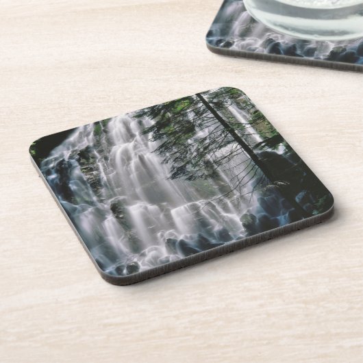 Dessous-de-verre Cascade dans la forêt, Oregon (Côté gauche)