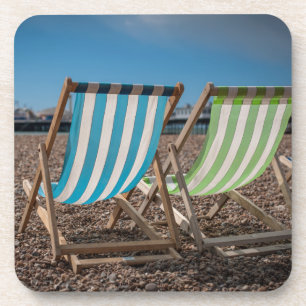 Dessous-de-verre Chaises de plate-forme regardant la mer