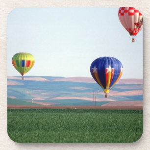 Dessous-de-verre Des ballons à air chaud colorés flottent au-dessus