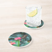Dessous De Verre En Grès Beau papillon sur une fleur rose (Côté)