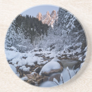Dessous De Verre En Grès Chaîne de montagnes de Geisler enneigée