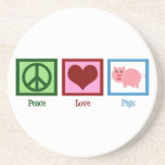 Dessous De Verre En Grès Cochons d'amour de paix<br><div class="desc">Un joli signe de paix vert,  un coeur rouge et un cochon rose mignon. J'aime les dons d'animaux de ferme et les cochons sont mes préférés.</div>