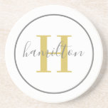 Dessous De Verre En Grès Élégant gris or rond Monogramme personnalisé initi<br><div class="desc">Elégant design de dessous de verre de boisson personnalisée ronde avec un monogramme de serif personnalisé classique initial dans une couleur or avec votre nom de famille dans script de calligraphie gris moderne contre un arrière - plan blanc propre. Un simple cercle gris encadre le design. Le jeu de couleurs...</div>