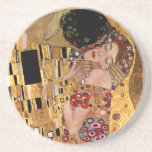 Dessous De Verre En Grès Gustav Klimt : Le baiser (détail)<br><div class="desc">De beaux dessous de verre classiques comportant un couple romantique partageant un baiser,  peint par le peintre symboliste autrichien Gustav Klimt.</div>