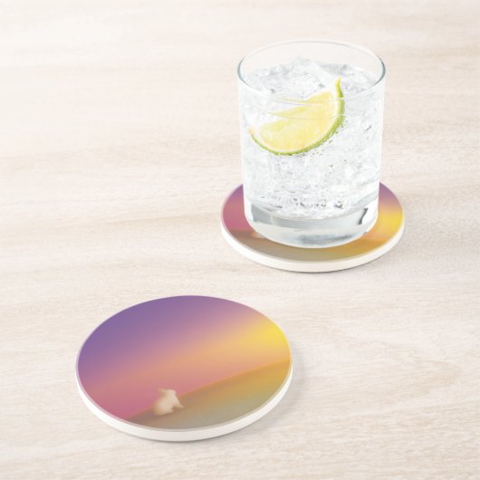 Dessous De Verre En Grès Lapin blanc mignon sur une colline herbeuse au lev (Côté)