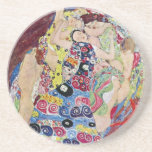 Dessous De Verre En Grès Maiden (Vierge), Gustav Klimt, Art Nouveau Vintage<br><div class="desc">The Maiden (alias La Vierge) (1913) de Gustav Klimt est une peinture vintage de l'époque victorienne de beaux-arts symbolisant le portrait de portrait. Plusieurs femmes bâillonnent, s'étirent et dorment dans un lit recouvert de couvertures motifs en mosaïque colorée. À propos de l'artiste : Gustav Klimt (1862-1918) était un peintre symboliste...</div>