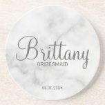 Dessous De Verre En Grès Marbre blanc Classique Épouses d'enfants personnal<br><div class="desc">Dessous de verre Bridesmaids personnalisé moderne avec nom de femme d'honneur personnalisée en calligraphie moderne style de police avec titre et date mariage dans style de police sans serif moderne en marbre blanc arrière - plan. Aussi parfait pour Maid of Honor,  Flower Girl,  Mother of the Bride et plus.</div>