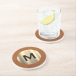Dessous De Verre En Grès Monogramme en or métallique brossé de luxe<br><div class="desc">Le design monogrammed de luxe minimal comprend un monogramme d'or brossé avec votre initiale en typographie de bloc classique sur un arrière - plan de texture en cuir marron sable pour un look simple et élégant et luxueux.</div>