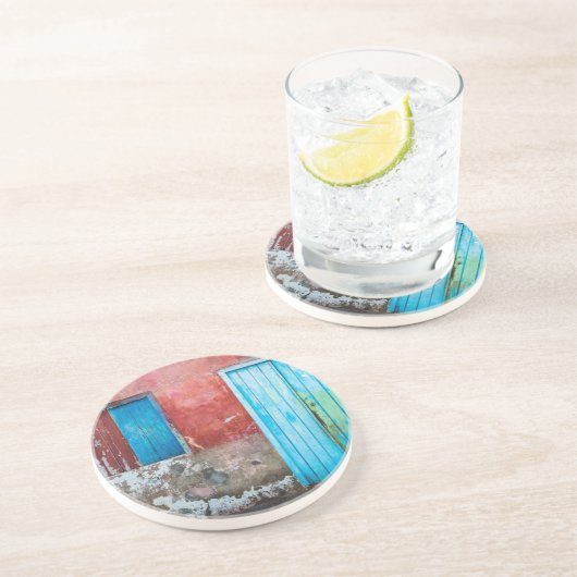 Dessous De Verre En Grès Mur, porte et fenêtre rouge, bleu et gris (Côté)