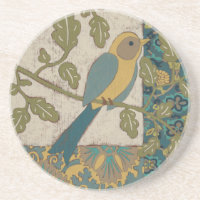Oiseau jaune et bleu Turquoise perché sur une bran
