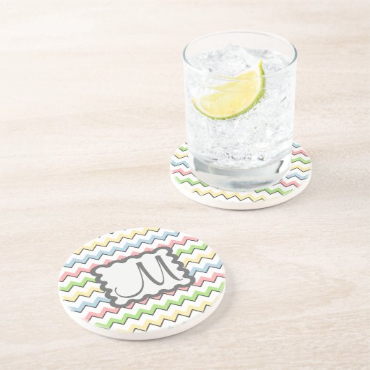 Dessous De Verre En Grès Pastel Chevron avec Monogram de Shirley Taylor (Côté)
