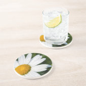 Dessous De Verre En Grès photo, une marguerite, fond vert (Côté)