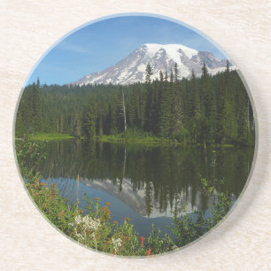 Dessous De Verre En Grès Reflet du lac du mont Rainier avec des fleurs sauv