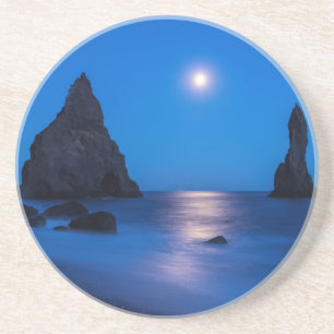 Dessous De Verre En Grès Reflet du lever de lune sur l'océan et les stacks